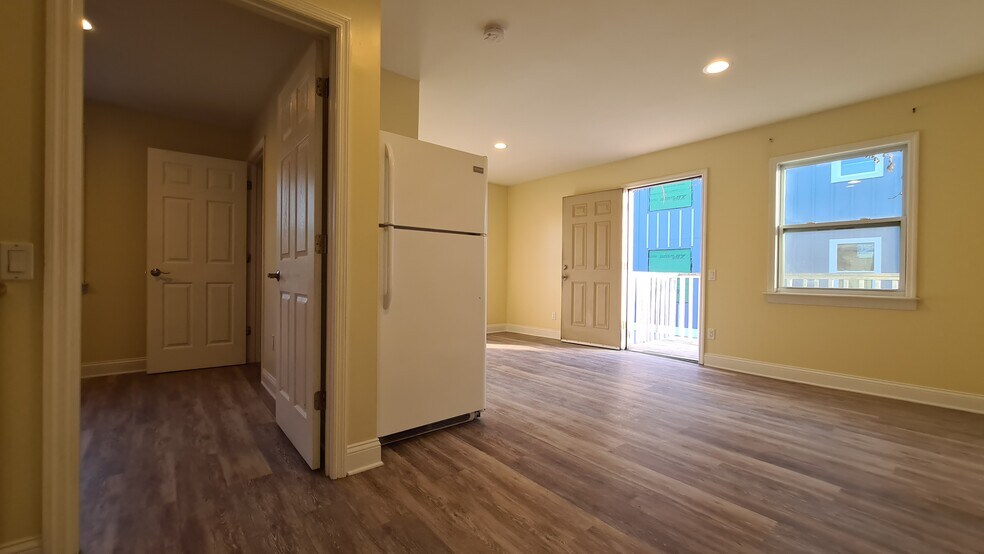 More Photos Of 228 N 2nd St, Fernandina Beach Warehouse For Lease