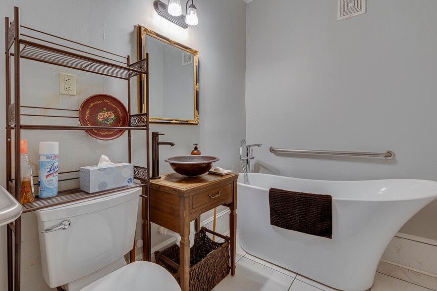 More Photos Of 906 Augusta St, Greenville Office For Sale