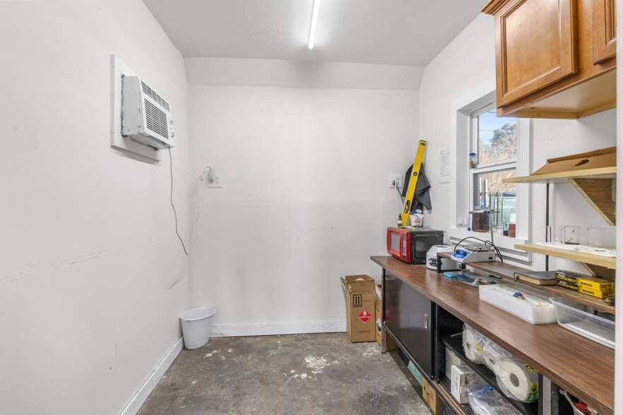 More Photos Of 6701 Almeda Genoa Rd, Houston Warehouse For Sale