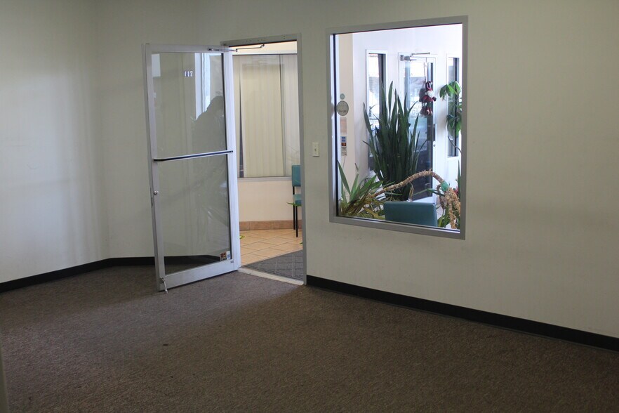 More Photos Of 34-31 Steinway Street, Astoria Office For Sale