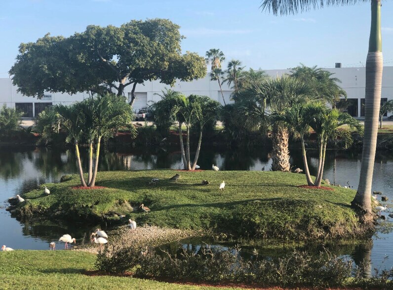 More Photos Of 2704-2870 S Park Rd, Hallandale Beach Warehouse For Lease