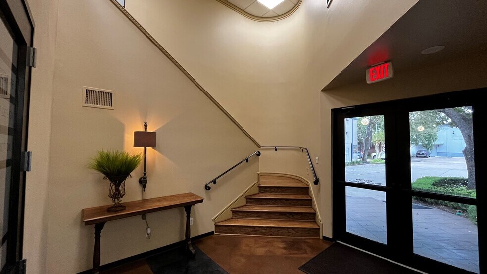 More Photos Of 2503 South Blvd, Houston Office For Sale