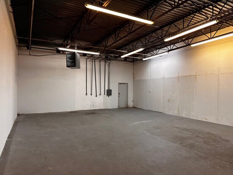 More Photos Of 2133 Great Southwest Pky, Grand Prairie Unknown For Lease