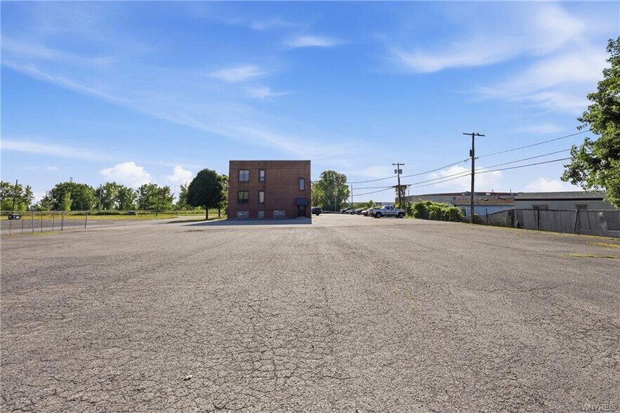 More Photos Of 2558 Hamburg Tpke, Buffalo Office For Sale