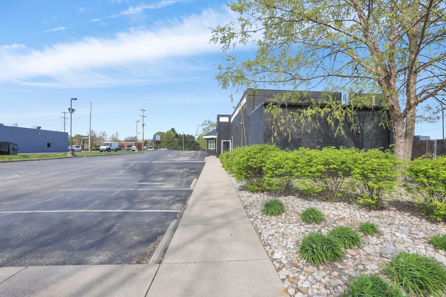 More Photos Of 1122 Hebron Rd, Heath Restaurant For Sale