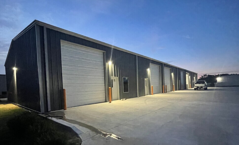 More Photos Of 4401 SW 119th St, Oklahoma City Distribution For Lease