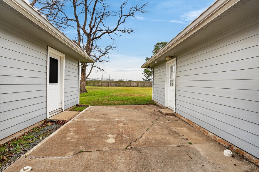 More Photos Of 5109 E 5th St, Katy Storefront Retail Office For Lease