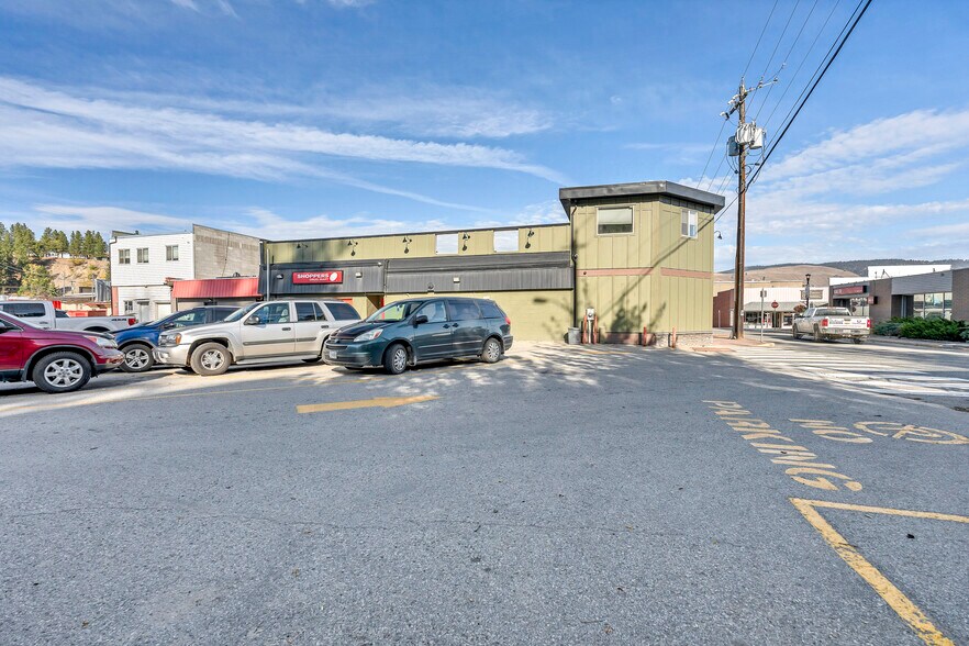 More Photos Of 232 Bridge St, Princeton General Retail For Sale