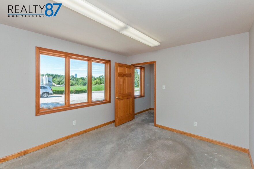 More Photos Of 6325 7th Street Ct SW, Cedar Rapids Warehouse For Lease