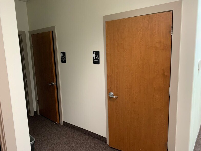 More Photos Of 1349 W 760 N, Orem Flex For Lease