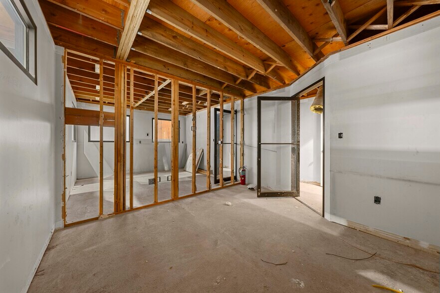 More Photos Of 1050 Elizabeth Ave, Elizabeth Warehouse For Lease