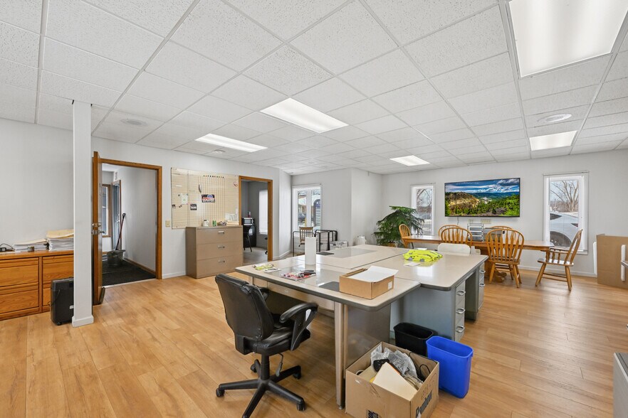 More Photos Of 2434 Commerce Blvd, Mound Office For Sale