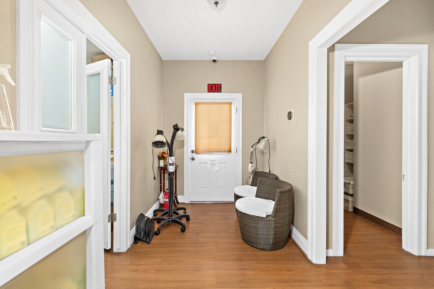 More Photos Of 146 E Walnut Ave, Monrovia Medical For Sale