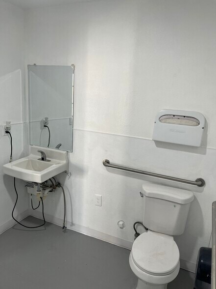 More Photos Of 4255 S Durango Dr, Las Vegas Freestanding For Lease