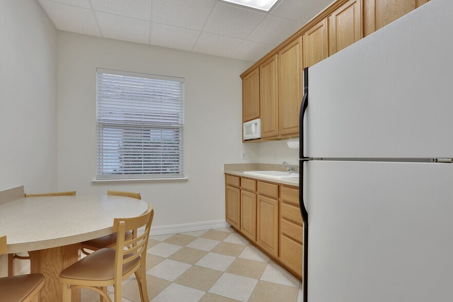 More Photos Of 4711 NW 53rd Ave, Gainesville Medical For Lease