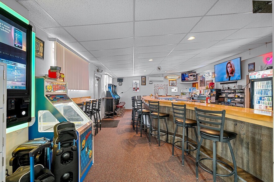 More Photos Of 326 Main St, Wausaukee Bowling Alley For Sale