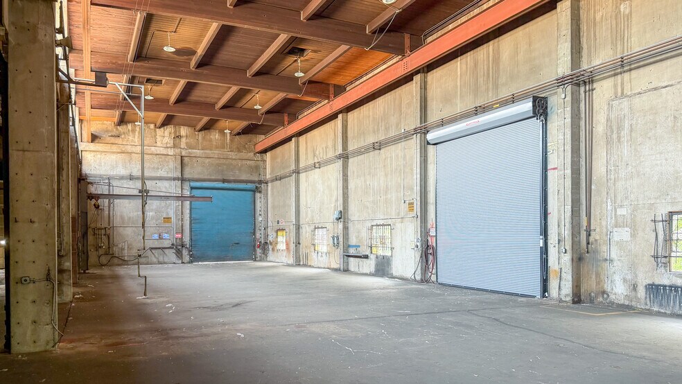 More Photos Of 5440 NE Columbia Blvd, Portland Manufacturing For Sale