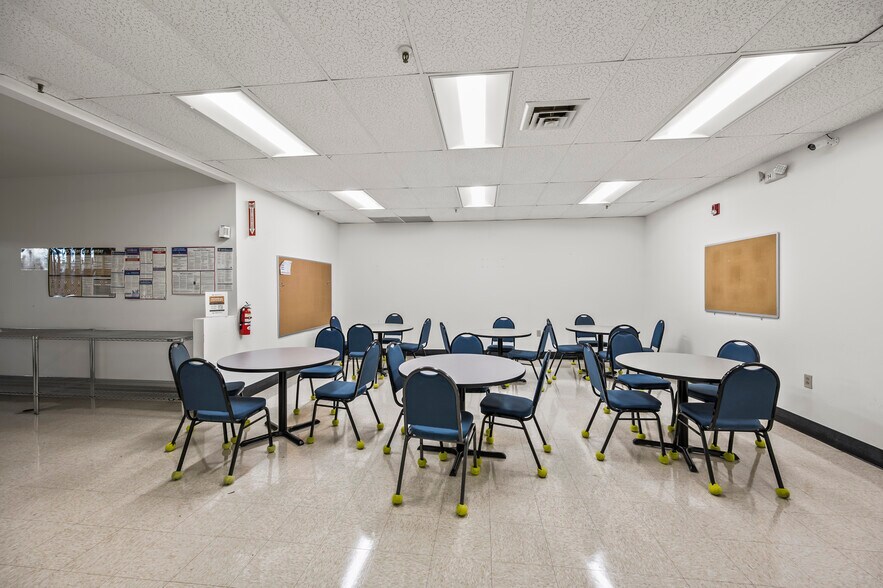 More Photos Of 4410 Indiana Ave, Winston-Salem Warehouse For Lease