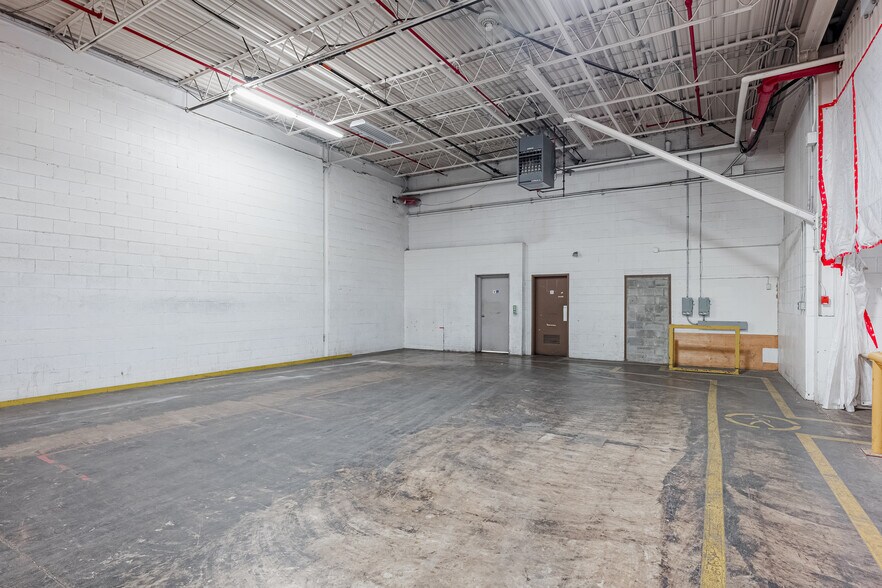 2590 Le Corbusier Boul, Laval, QC H7S 2K8 Industrial For Lease