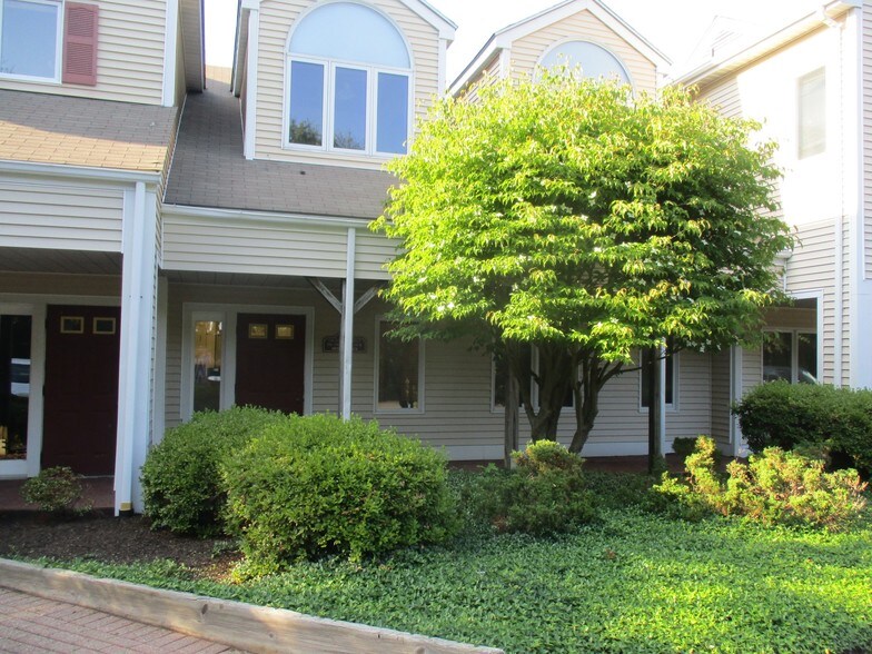 More Photos Of 324 Elm St, Monroe Medical For Sale