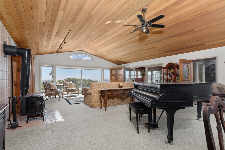 More Photos Of 10343 E Hilltop Rd, Suttons Bay Winery Vineyard For Sale