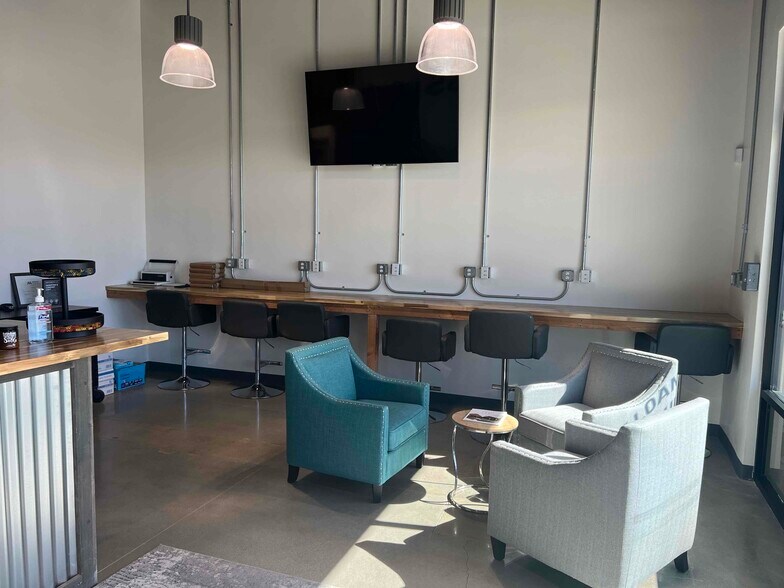 More Photos Of 27559 Newport Rd, Menifee Storefront For Lease