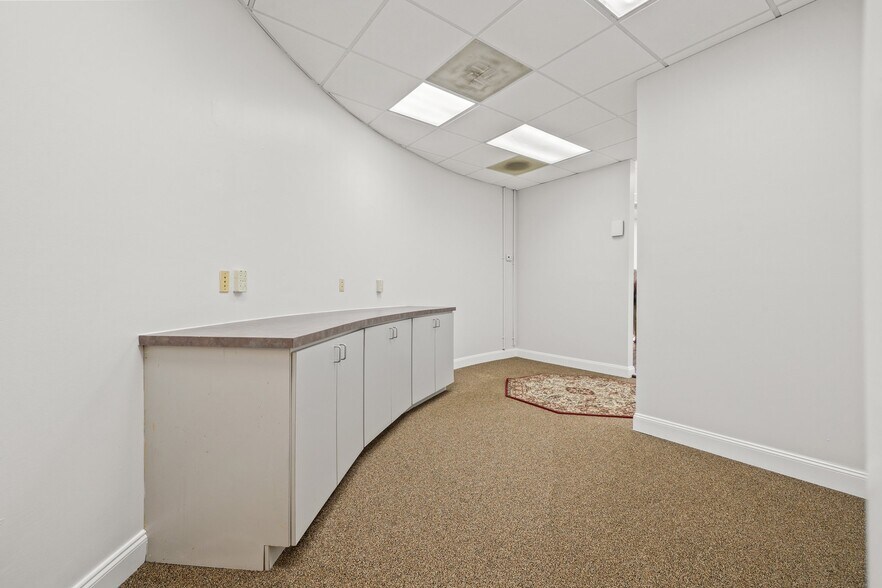 More Photos Of 3023 Eastland Blvd, Clearwater Office For Sale