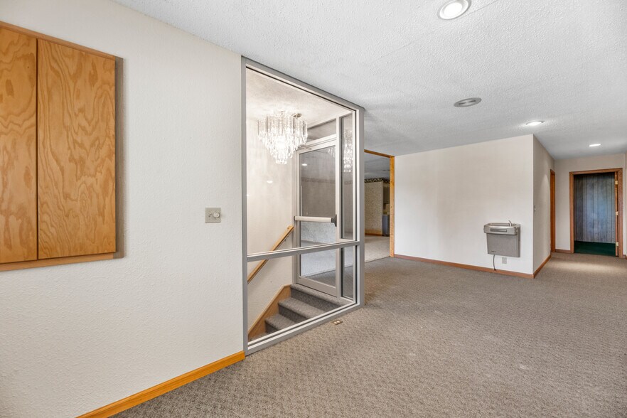 More Photos Of 106 Shadybrook Dr, Cheney Office For Sale