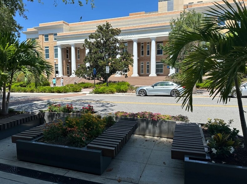 More Photos Of 530 12th St, Bradenton Office For Sale
