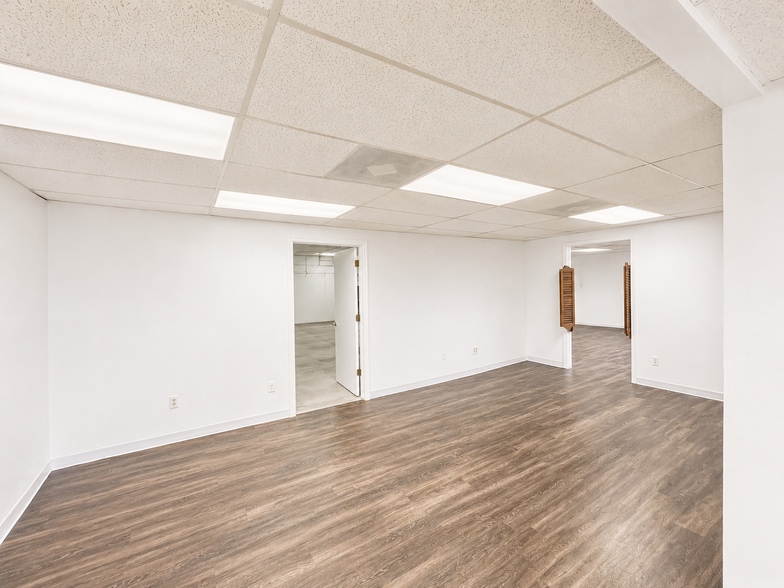 More Photos Of 515 Industrial Blvd, Austin Warehouse For Lease