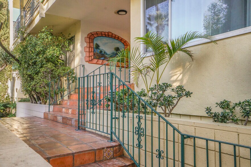 More Photos Of 540 N Orlando Ave, Los Angeles Apartments For Sale