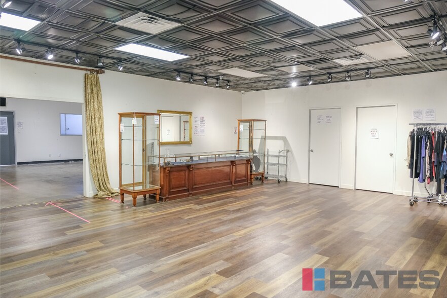 More Photos Of 9203 Diplomacy Row, Dallas Distribution For Lease