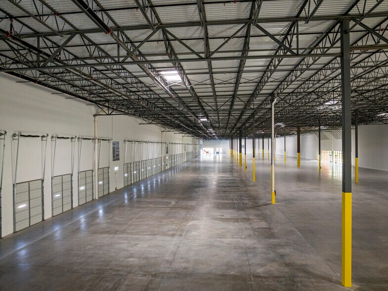 More Photos Of 1107 Conveyor Ln, Dallas Unknown For Lease