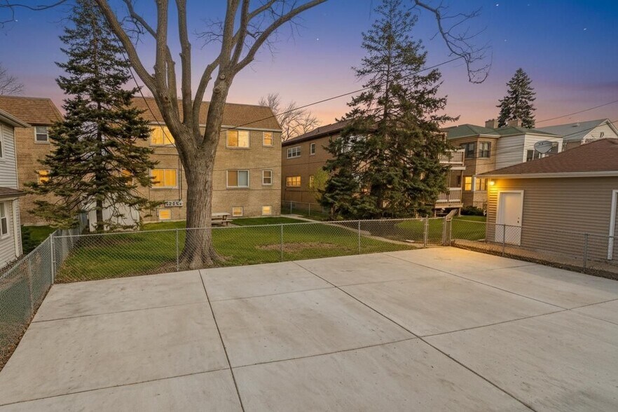 More Photos Of 6667-6669 W Devon Ave, Chicago Apartments For Sale