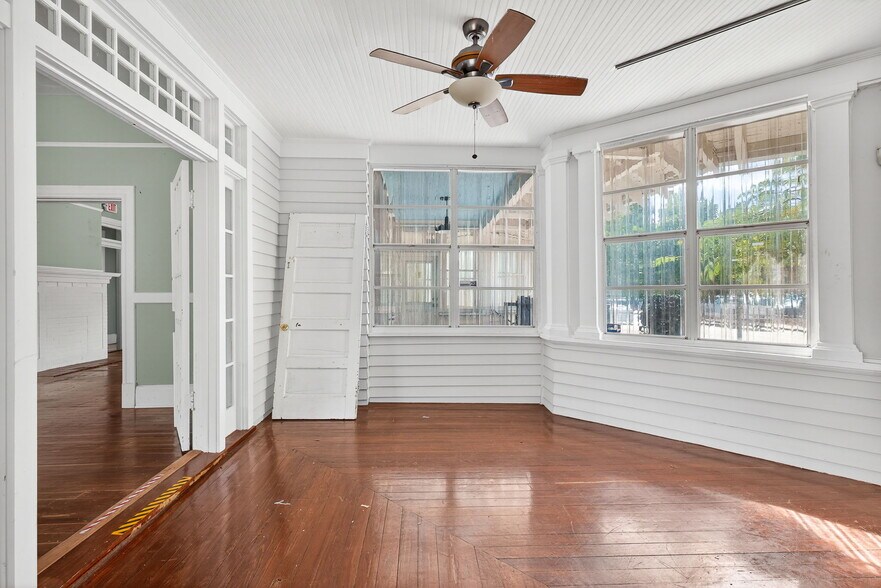 More Photos Of 1793 Fowler St, Fort Myers Freestanding For Sale