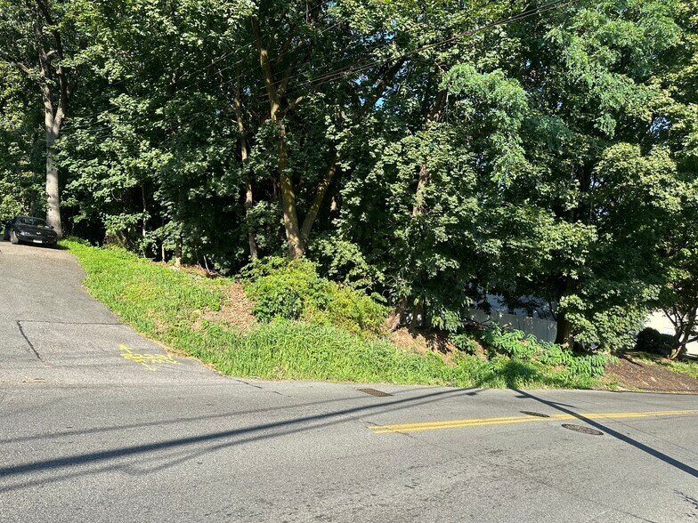 More Photos Of 10 Dickinson, Yonkers Land For Sale