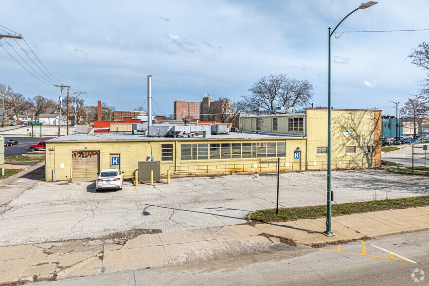 More Photos Of 422 Seneca St, Leavenworth Flex For Sale