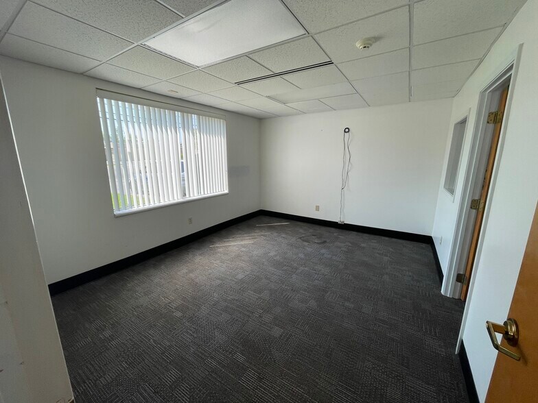 More Photos Of 6179 Molloy Rd, East Syracuse Light Distribution For Lease