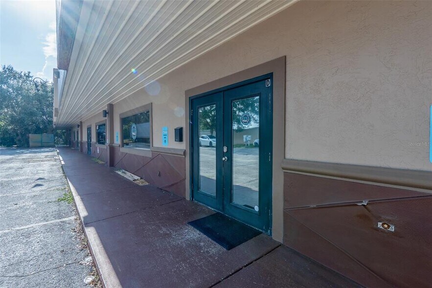 More Photos Of 905 Jan Mar Ct, Clermont Light Distribution For Lease