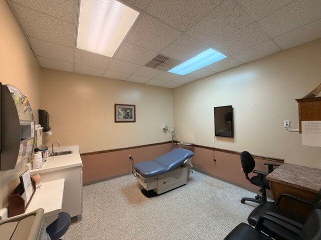 More Photos Of 555 Bluebird Blvd, Fort Valley Healthcare For Sale