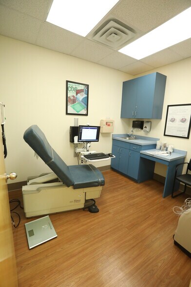 More Photos Of 211-20 Union Tpke, Oakland Gardens Medical For Sale