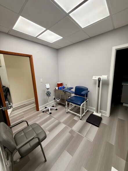 More Photos Of 1911 Harrison St, Hollywood Medical For Lease