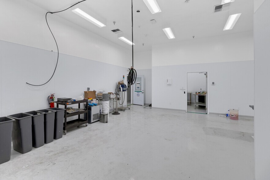 More Photos Of 991 Industrial Way, King City Warehouse For Sale