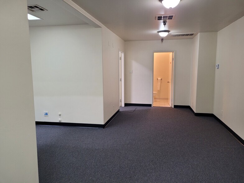 More Photos Of 1008 W Brooks St, Ontario Warehouse For Lease