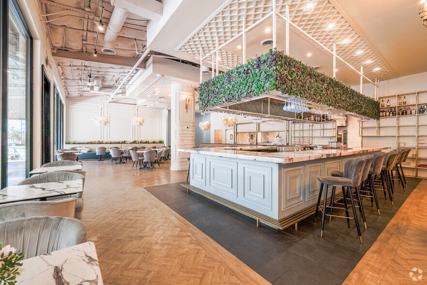 More Photos Of 3011 Gulden Ln, Dallas Restaurant For Lease