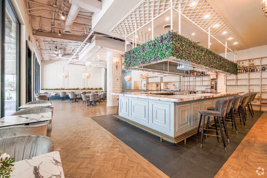 More Photos Of 3011 Gulden Ln, Dallas Restaurant For Lease