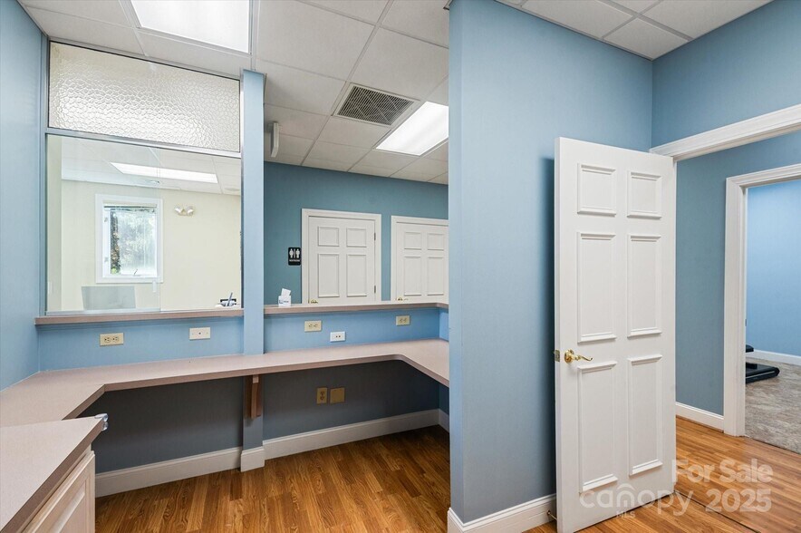 More Photos Of 5 Park Pl W, Brevard Medical For Sale