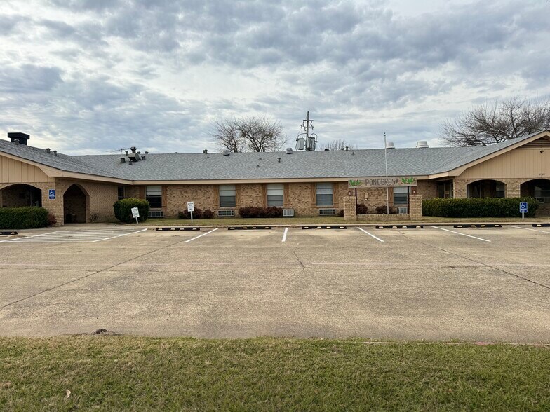 More Photos Of 540 SE Front St, De Kalb Skilled Nursing Facility For Sale