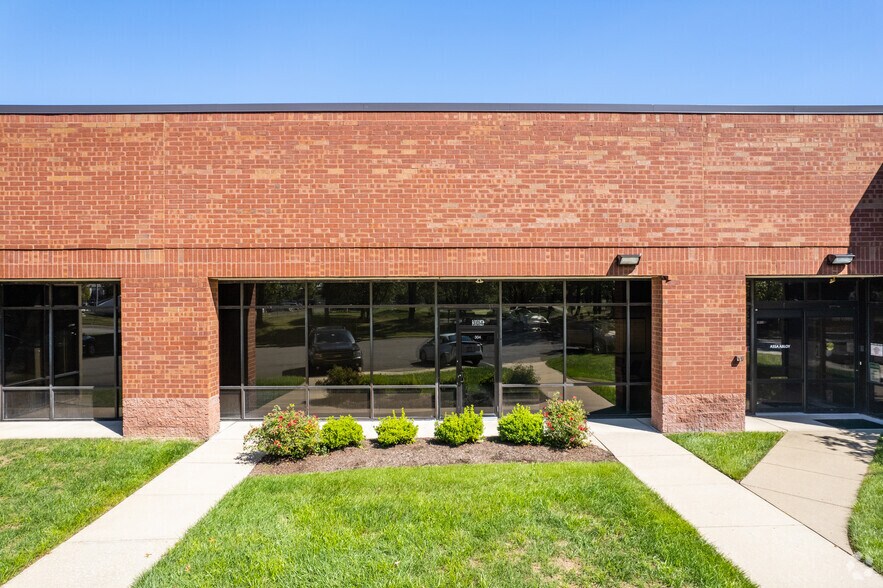 More Photos Of 300 Horizon Dr, Hamilton Light Distribution For Lease