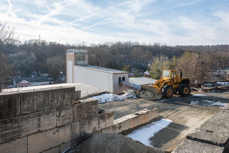 More Photos Of 41 Padanaram Rd, Danbury Manufacturing For Sale